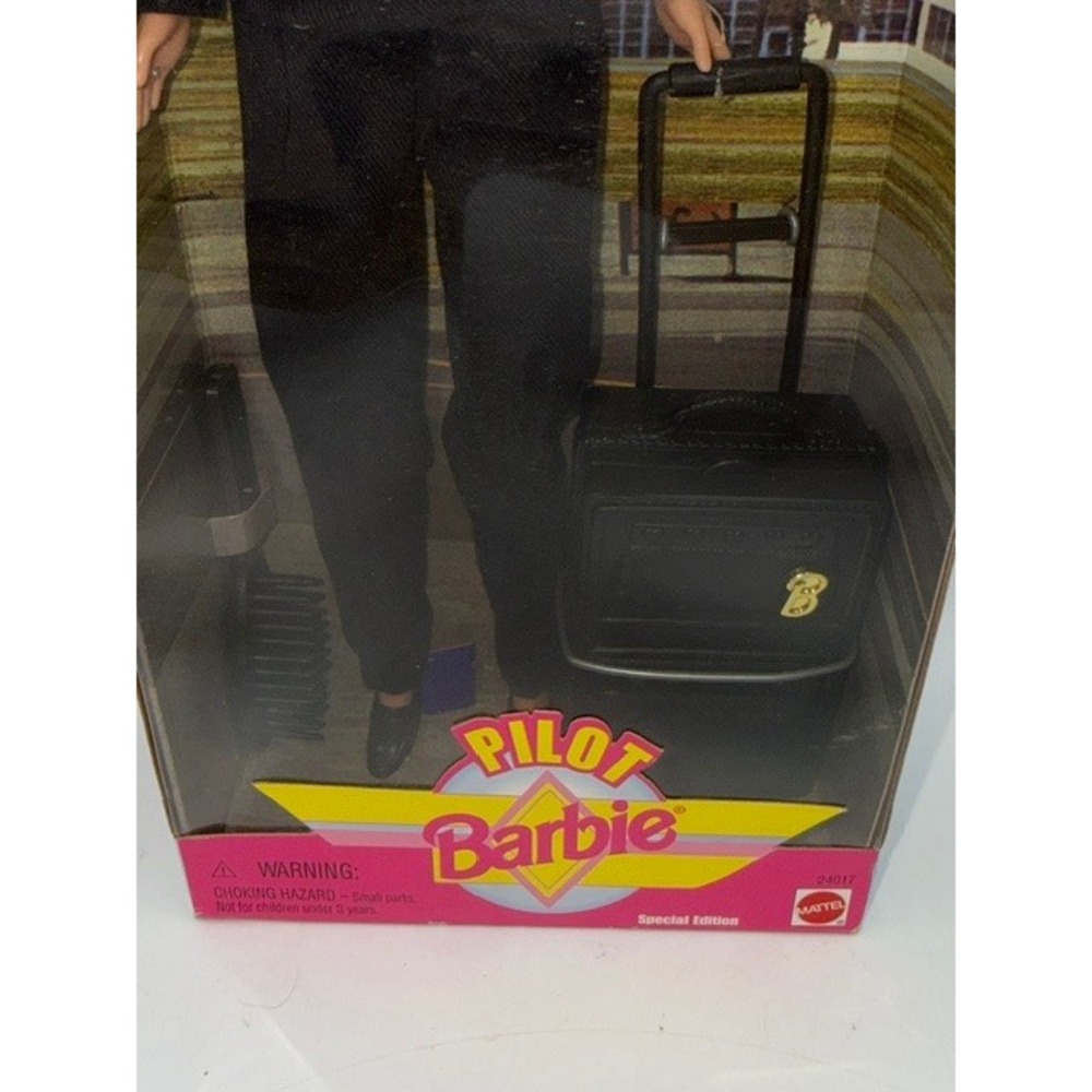 Mattel Pilot Barbie Special Edition Doll 1999 Navy Uniform Suitcase 24017 NIB - Picture 3 of 5